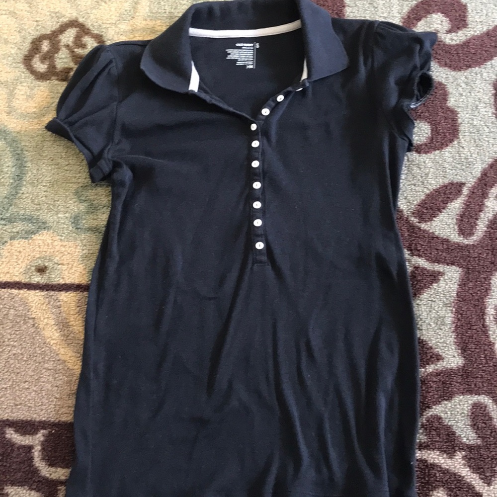 Black polo w white buttons & accent on collar
